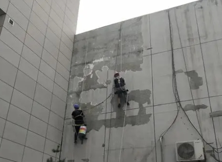 余庆楼顶漏水维修公司分享下余庆外墙防水的注意事项